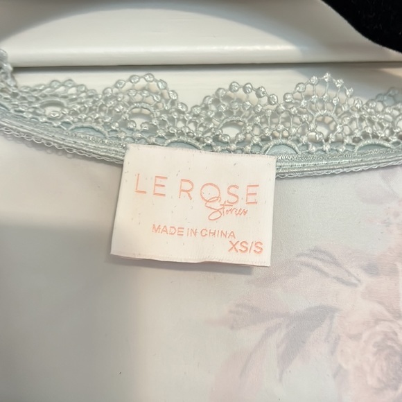 Le Rose Robe - Picture 3 of 5